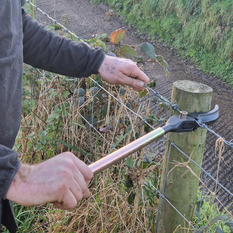 Essential Gardening Tools - Wire Puller & Tensioning Tool for